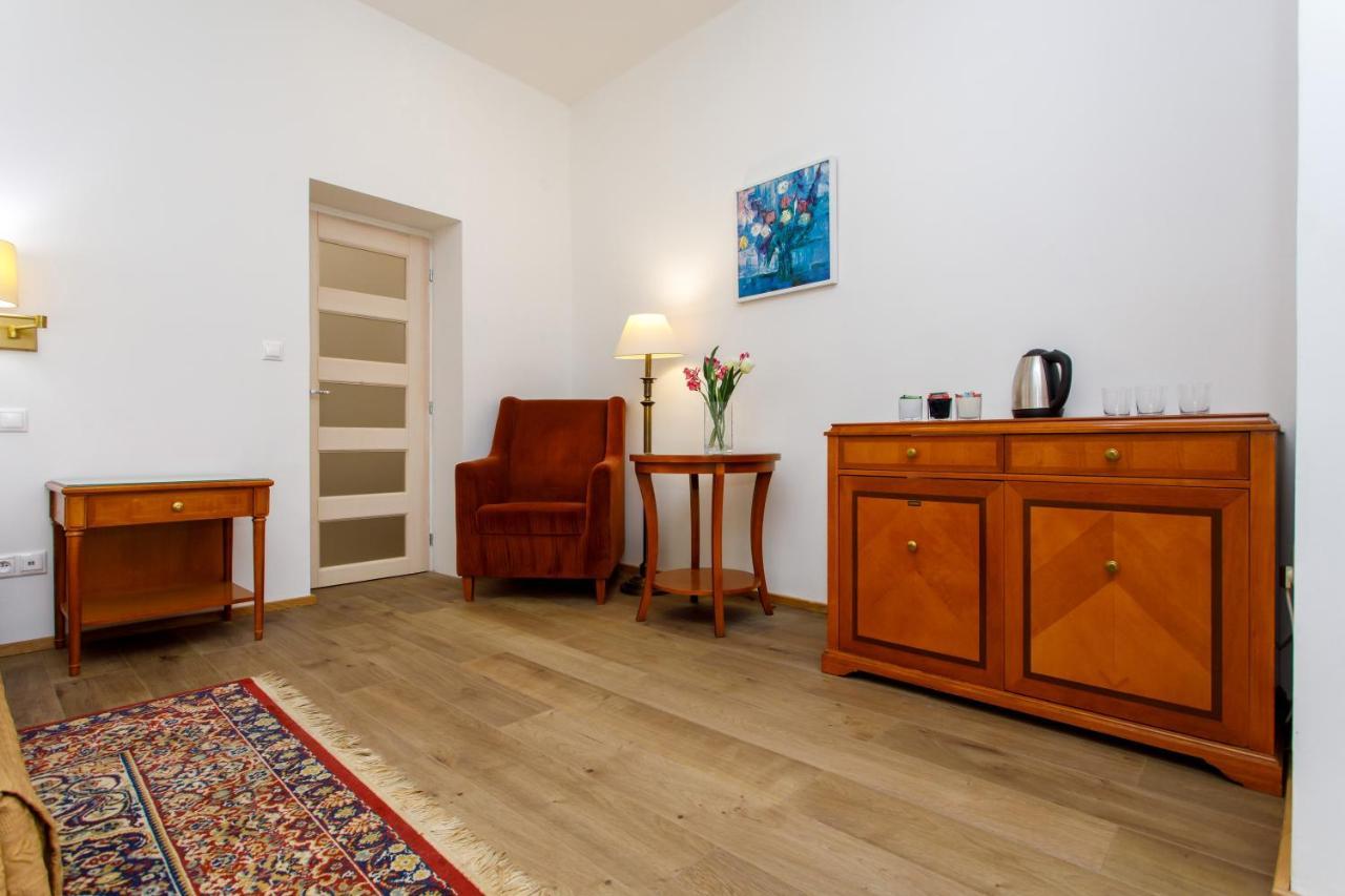 Stylove Ubytovani V Historickem Centru Litomysle Exteriör bild